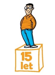 Ilustracija prikazuje nasmejanega moškega z očali, ki stoji na oranžni kocki z napisom "15 let".